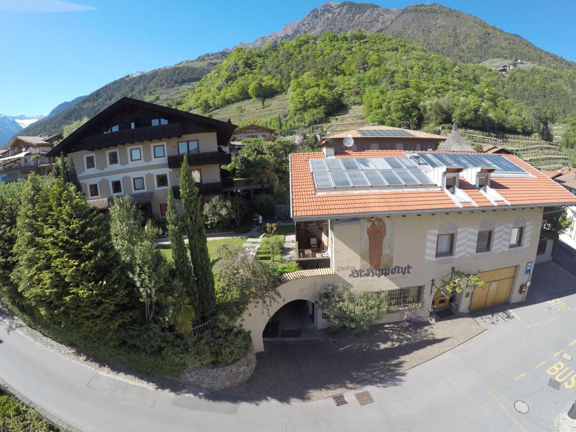 Ferienwohnungen St Hippolyt Mit Hallenbad Lagundo Exterior photo